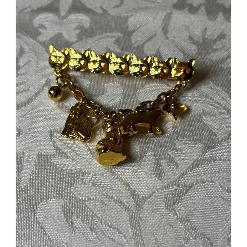 Vintage Trifari gold Tone Cat Charm Brooch Feline Faces Dangle Pin Heart